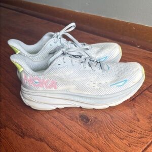 Hoka Clifton 9 Gray and Pink